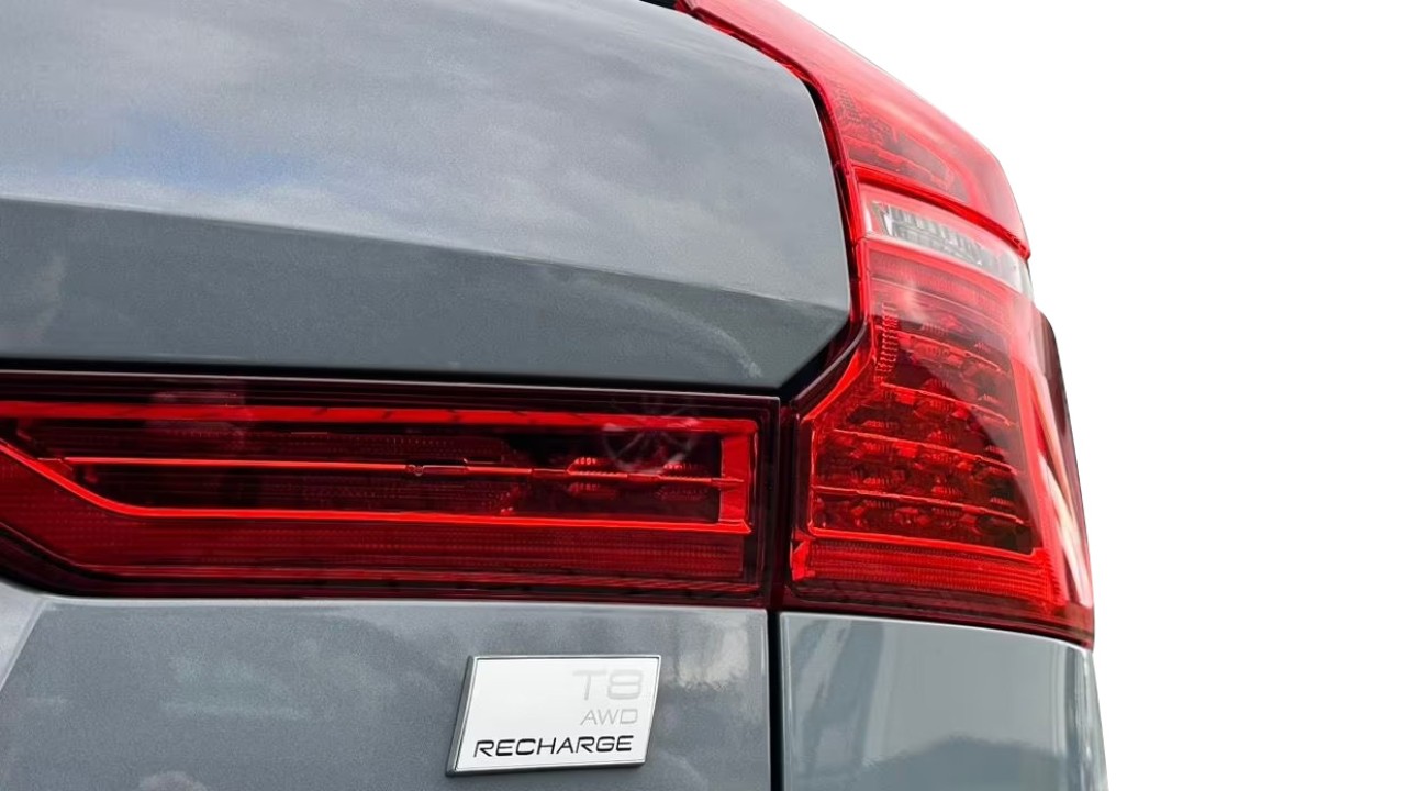 Volvo XC 60 T8 Plus Dark - foto 39