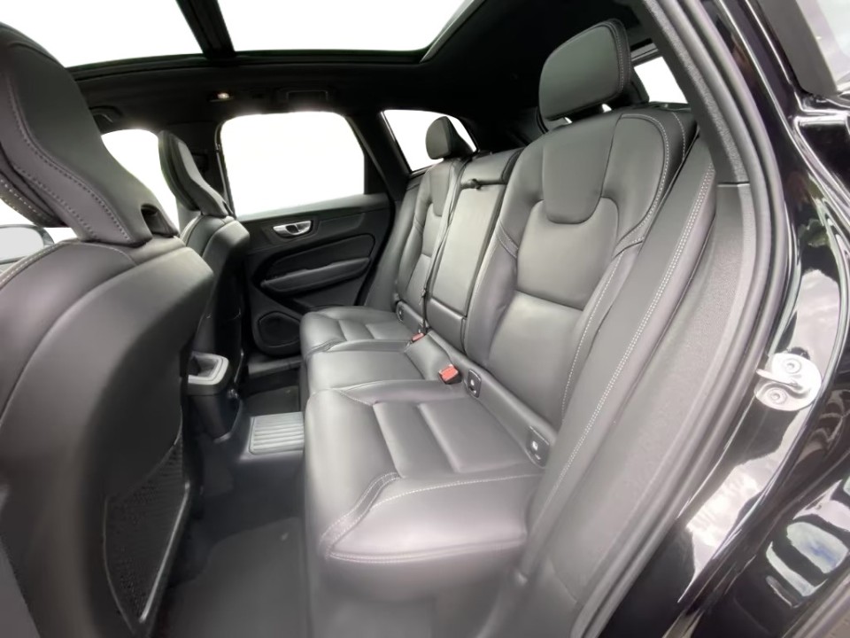 Volvo XC 60 Ultra Black Edition Recharge - foto 20