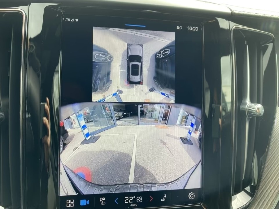 Volvo XC 60 Ultra Black Edition Recharge - foto 13