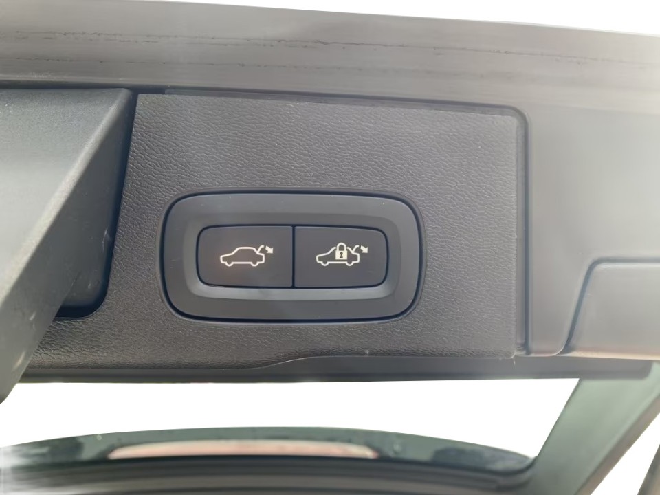 Volvo XC 60 Ultra Black Edition Recharge - foto 23