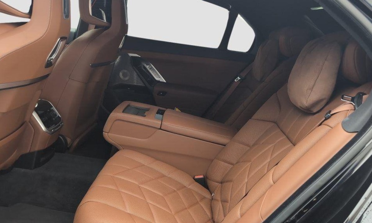 BMW Seria 7 750e xDrive - foto 11