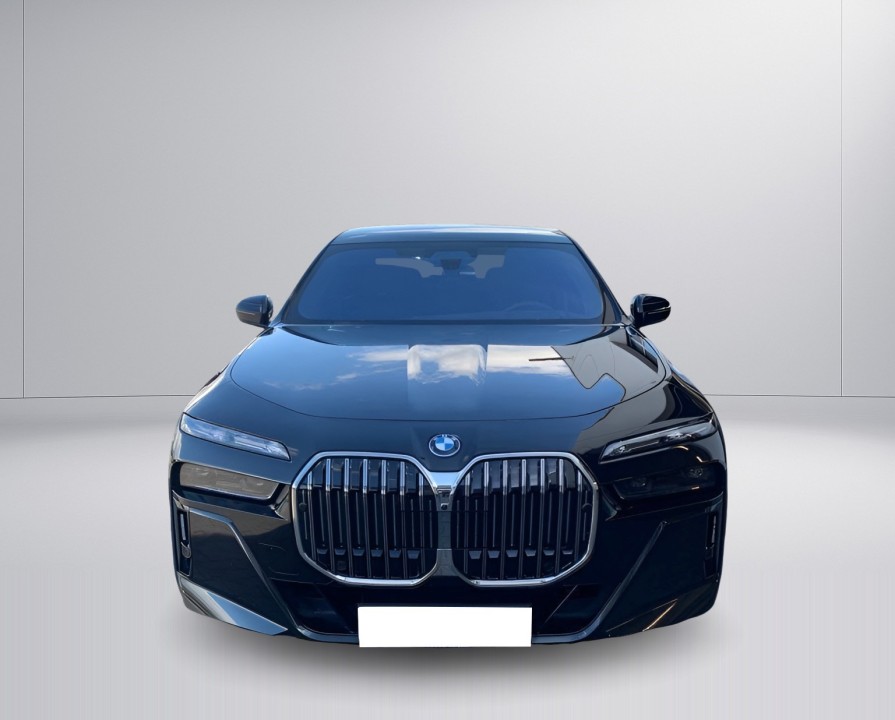 BMW Seria 7 750e xDrive (2)