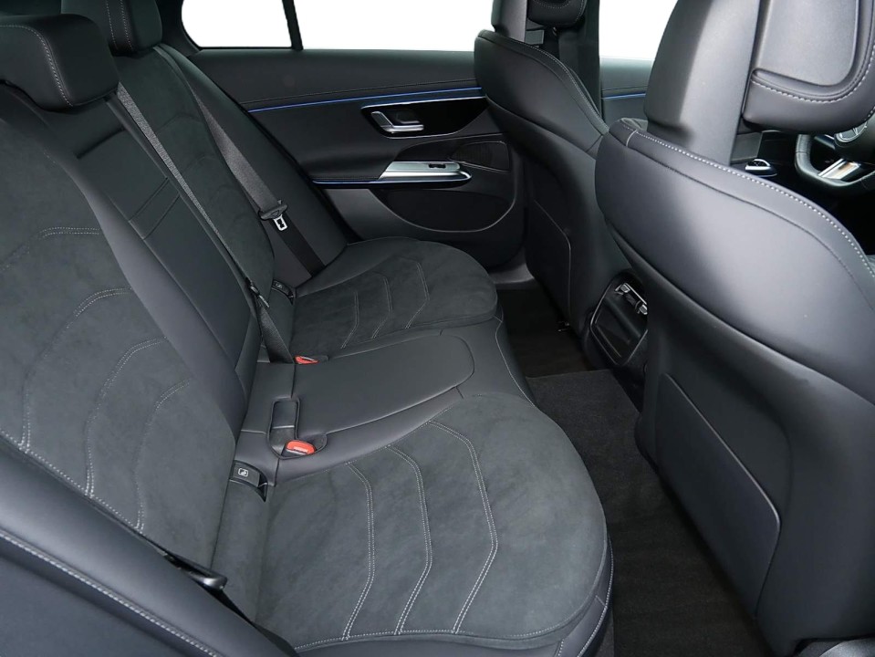 Mercedes-Benz E 450d 4MATIC AMG Line (5)