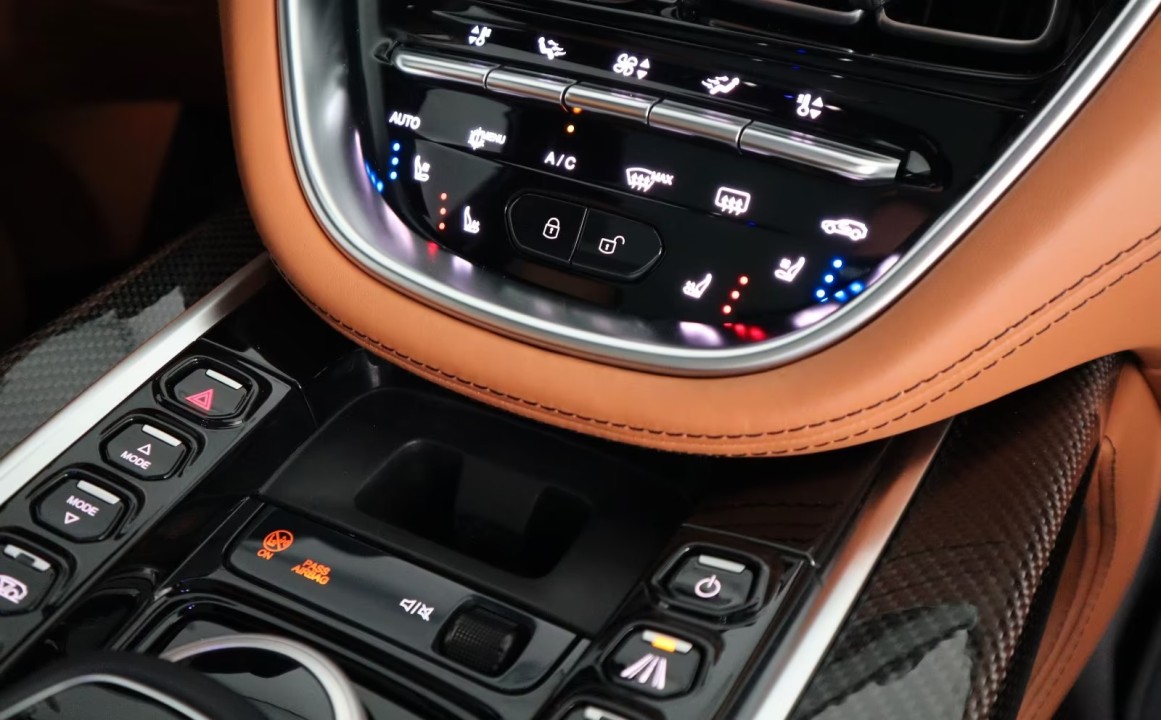 Aston Martin DBX - foto 19