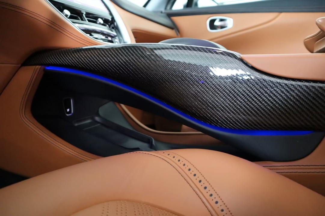 Aston Martin DBX - foto 27