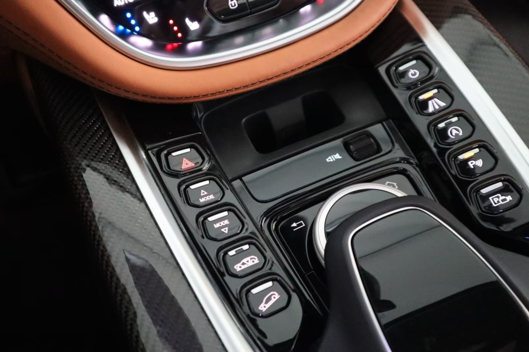 Aston Martin DBX - foto 18