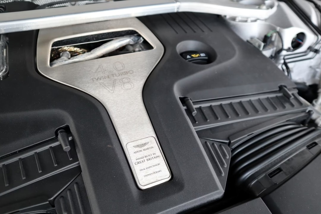 Aston Martin DBX - foto 36