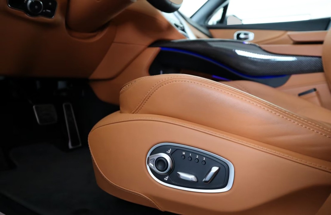 Aston Martin DBX - foto 32