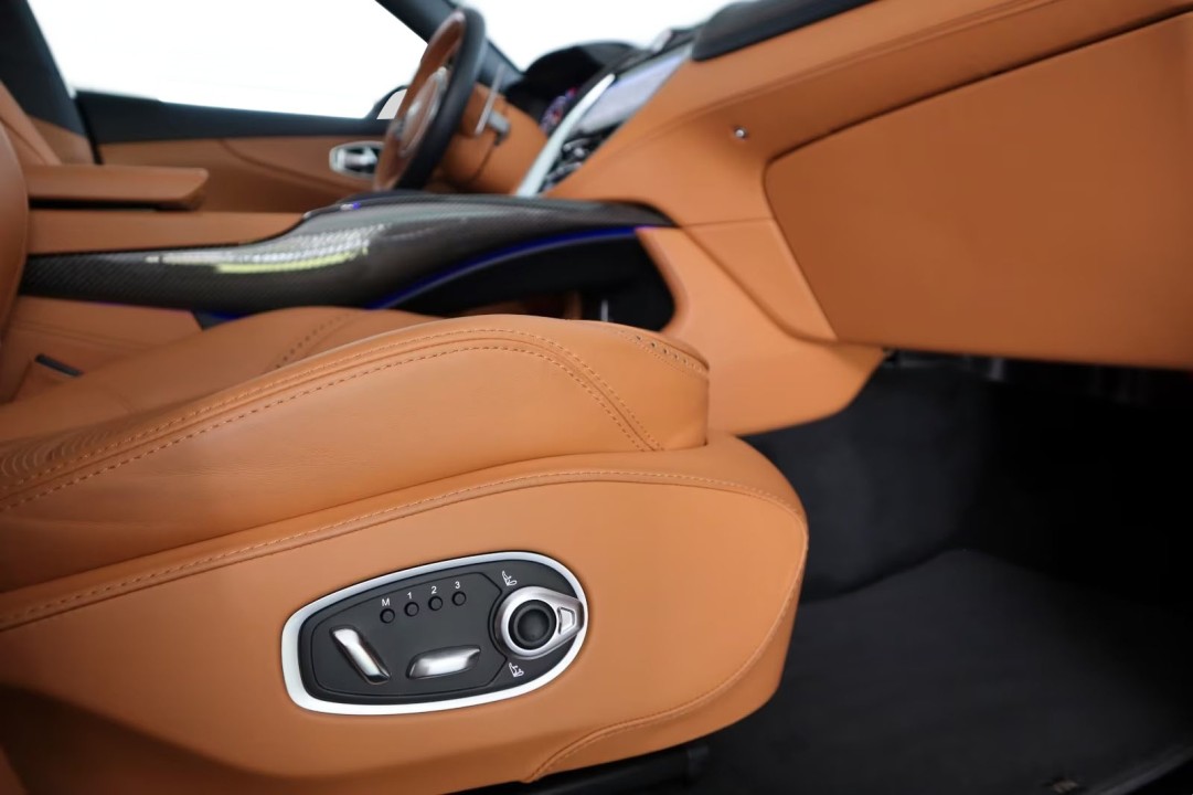 Aston Martin DBX - foto 33