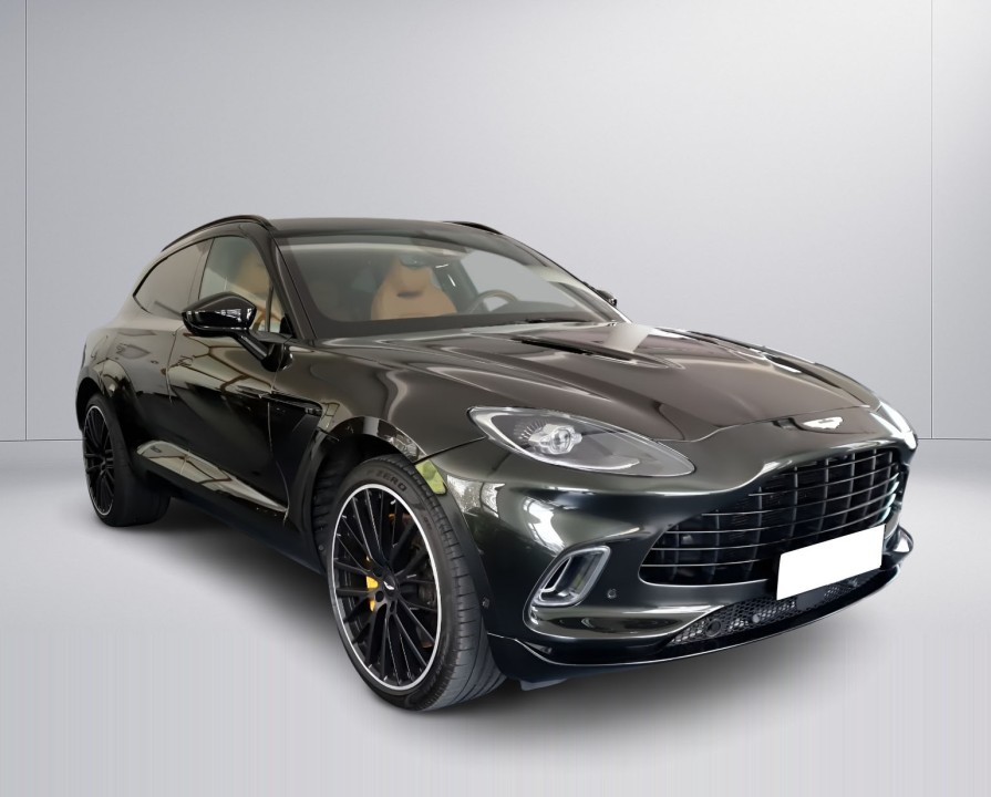 Aston Martin DBX (2)