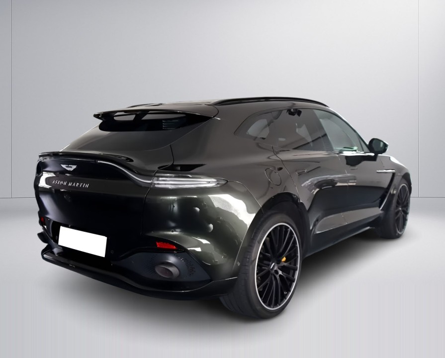 Aston Martin DBX (4)