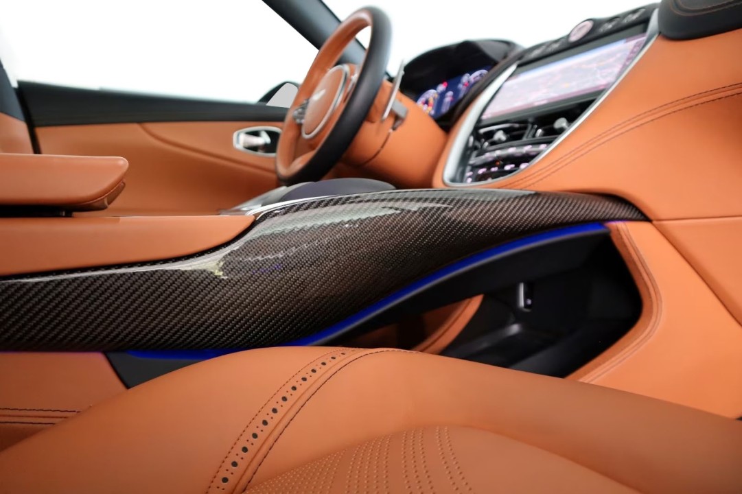 Aston Martin DBX - foto 16