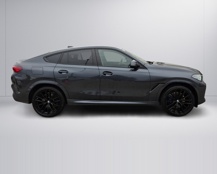 BMW X6 M50i (2)