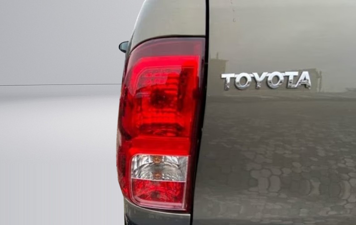 Toyota Hilux 2.4D Comfort - foto 13