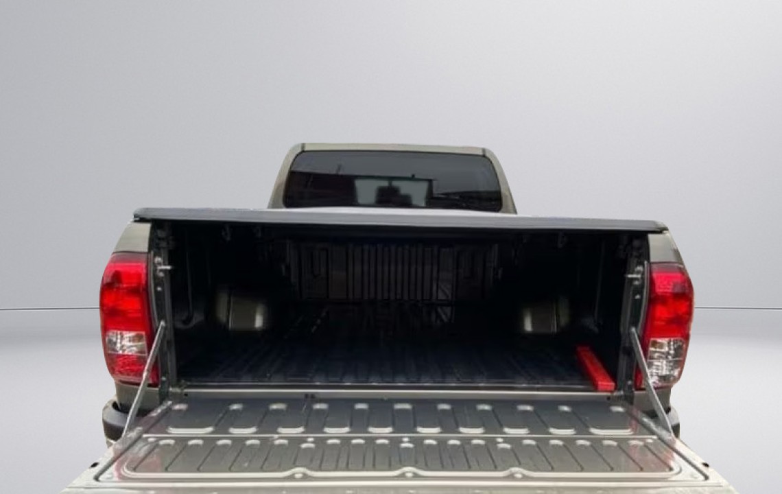 Toyota Hilux 2.4D Comfort - foto 9