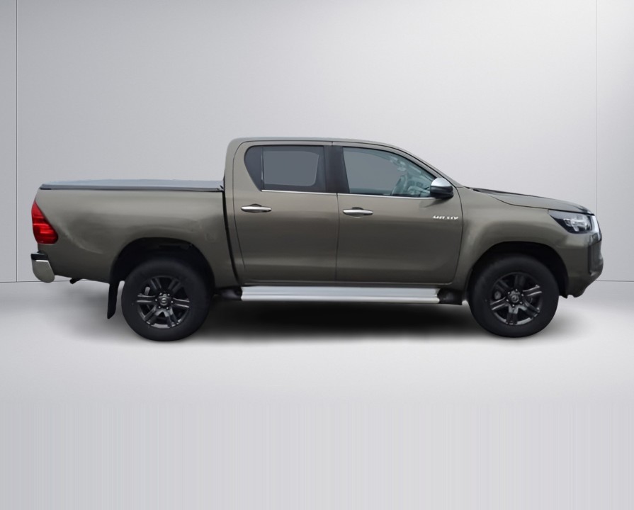 Toyota Hilux 2.4D Comfort (2)