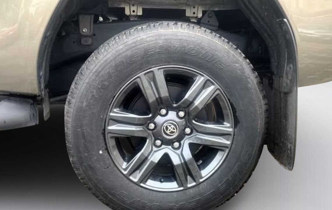 Toyota Hilux 2.4D Comfort - foto 14