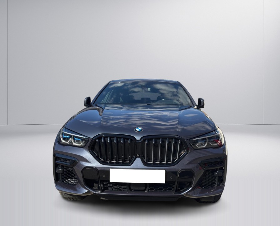 BMW X6 M50i (2)