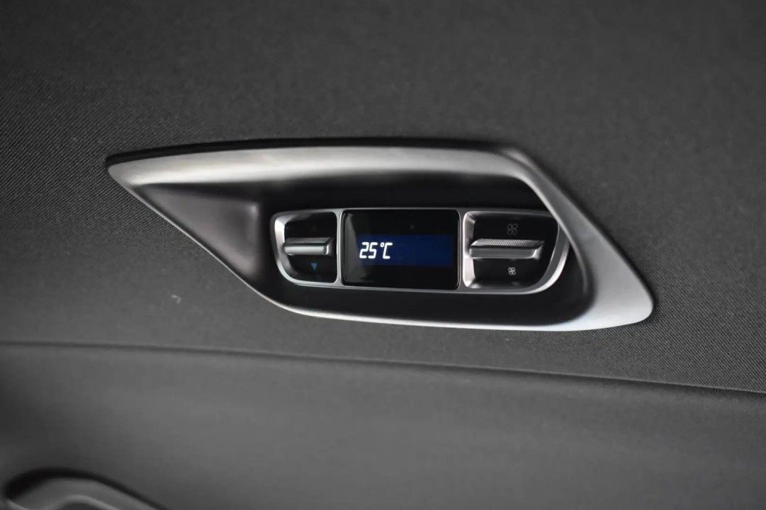 Mercedes-Benz V 300d 4MATIC Long AMG Line - foto 10