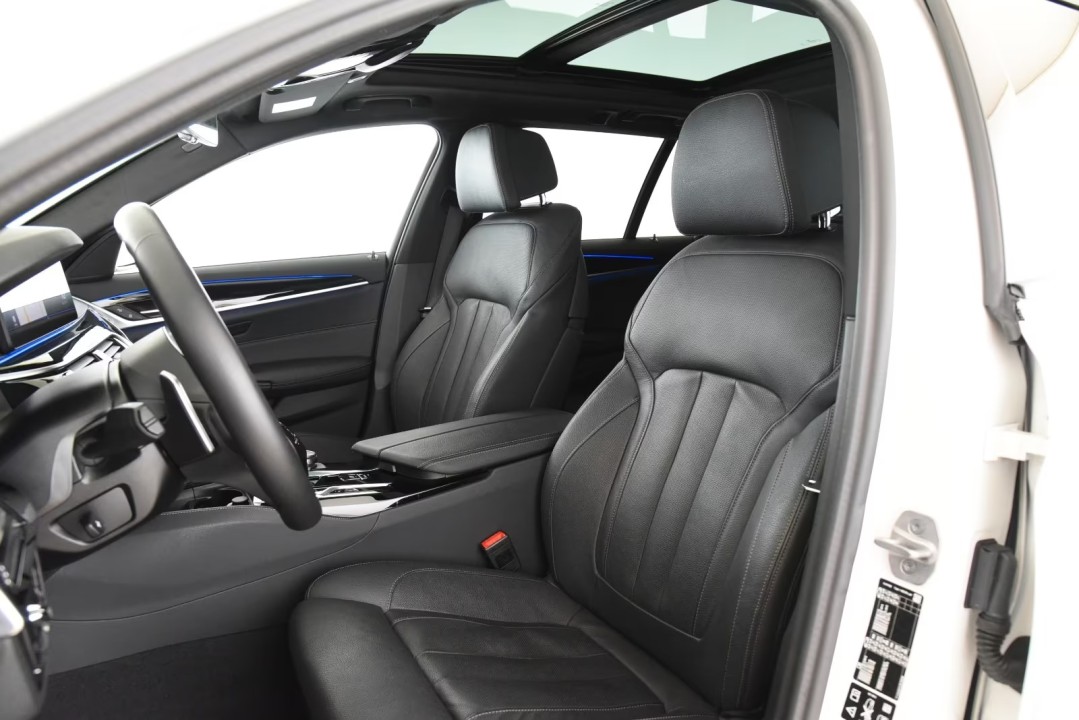 BMW Seria 5 530d xDrive M-Sport - foto 9