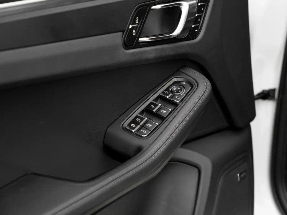 Porsche Macan T - foto 27