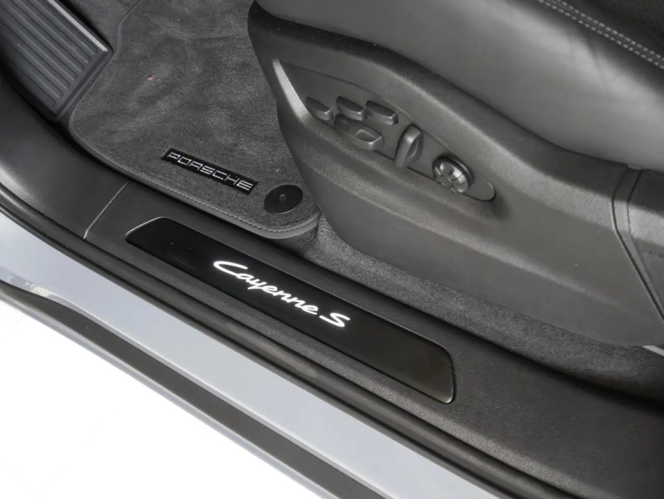 Porsche Cayenne Coupe S E-Hybrid - foto 30