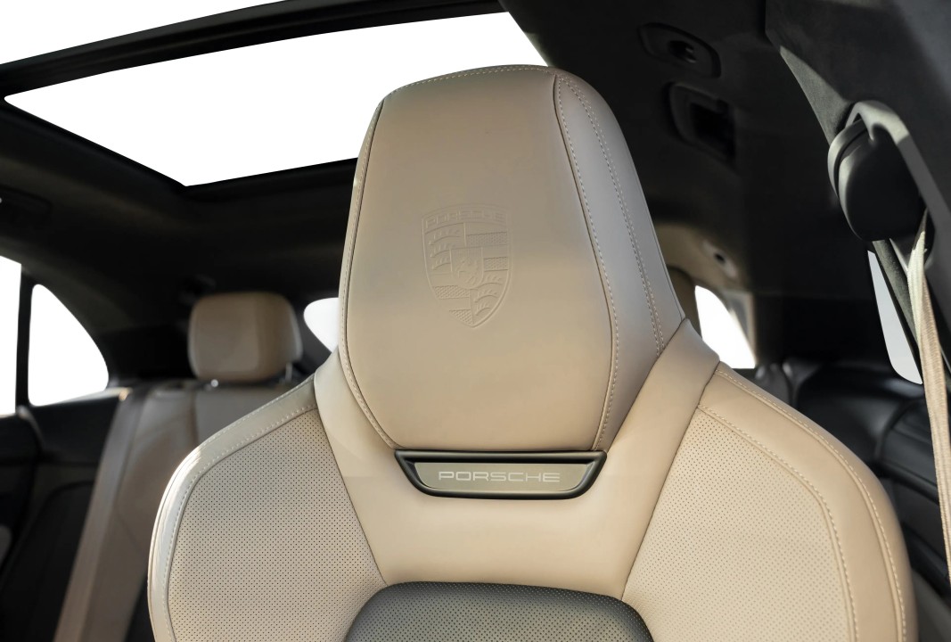 Porsche Macan Turbo - foto 16