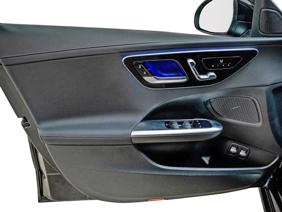 Mercedes-Benz C 300e 4MATIC - foto 14