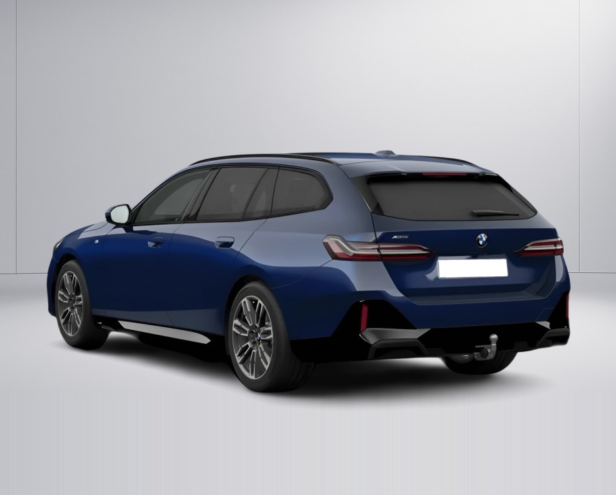 BMW Seria 5 520d xDrive Touring M-Sport (3)