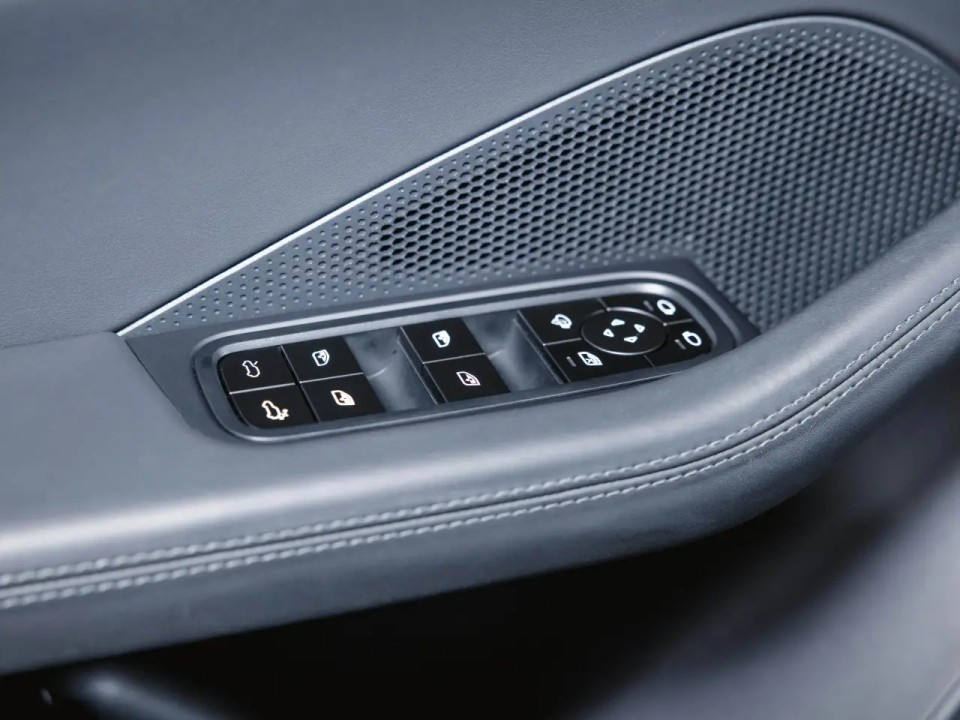 Porsche Macan Turbo - foto 28