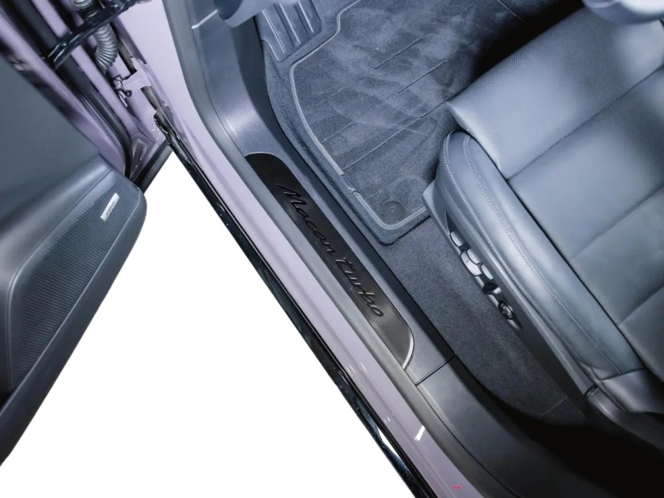 Porsche Macan Turbo - foto 31