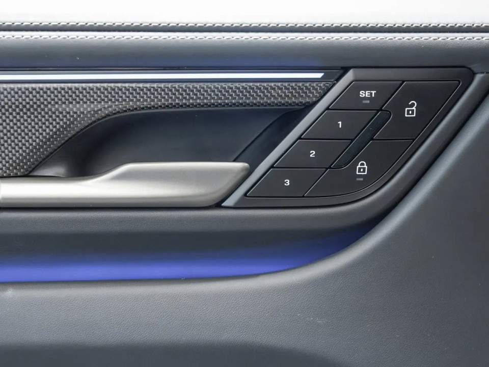 Porsche Macan Turbo - foto 26