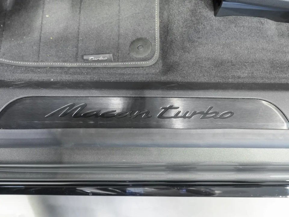 Porsche Macan Turbo - foto 29