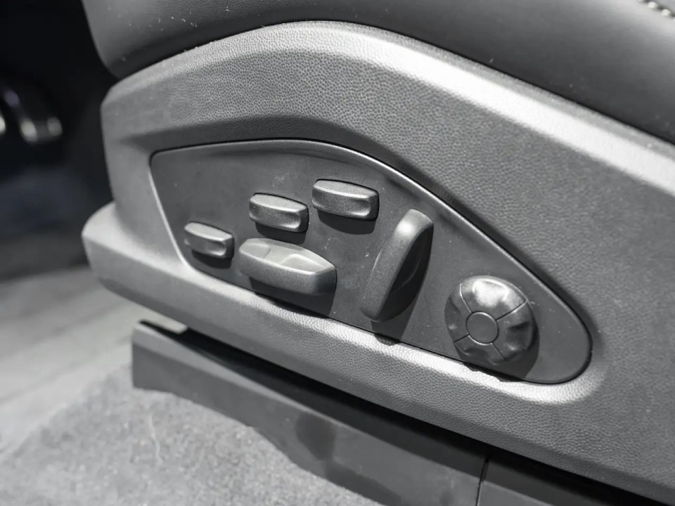 Porsche Macan Turbo - foto 28