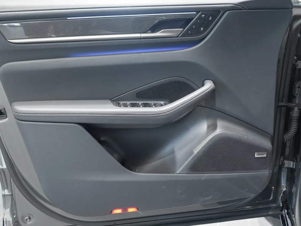 Porsche Macan Turbo - foto 24