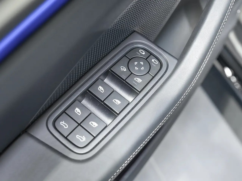 Porsche Macan Turbo - foto 27