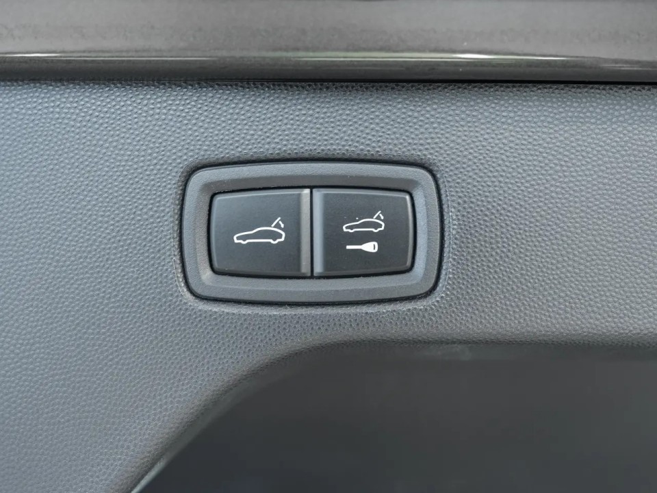 Porsche Macan Turbo - foto 30