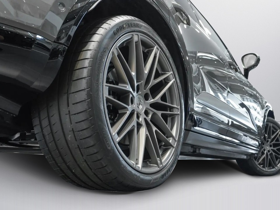 Porsche Macan Turbo - foto 33