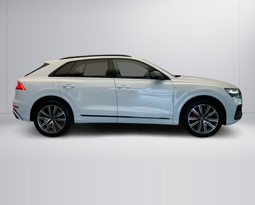 Audi Q8 55 TFSIe quattro tiptronic (2)