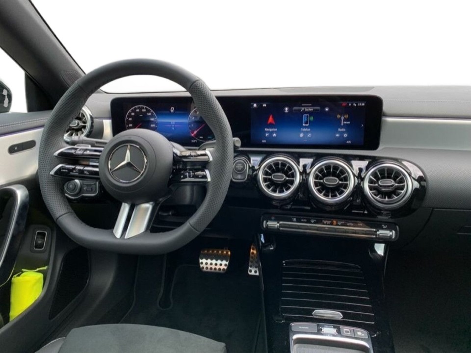 Mercedes-Benz CLA 220 4MATIC AMG - foto 12