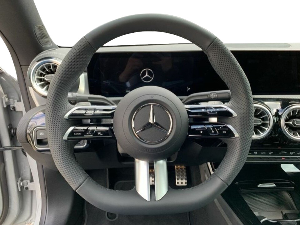 Mercedes-Benz CLA 220 4MATIC AMG - foto 11