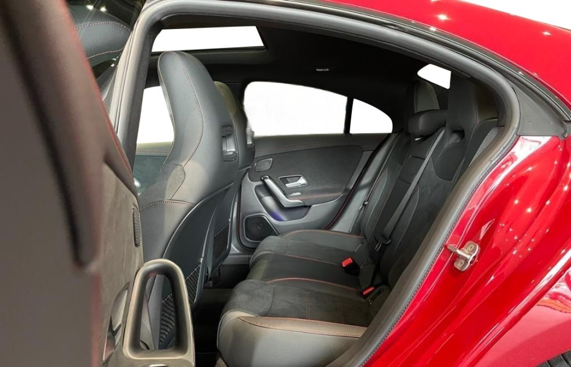 Mercedes-Benz CLA 220 4MATIC AMG - foto 7