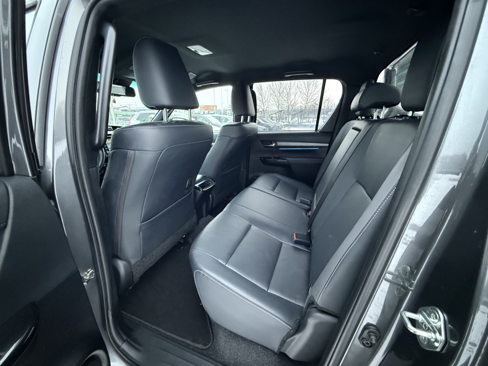 Toyota Hilux Double Cab Invincible - foto 14