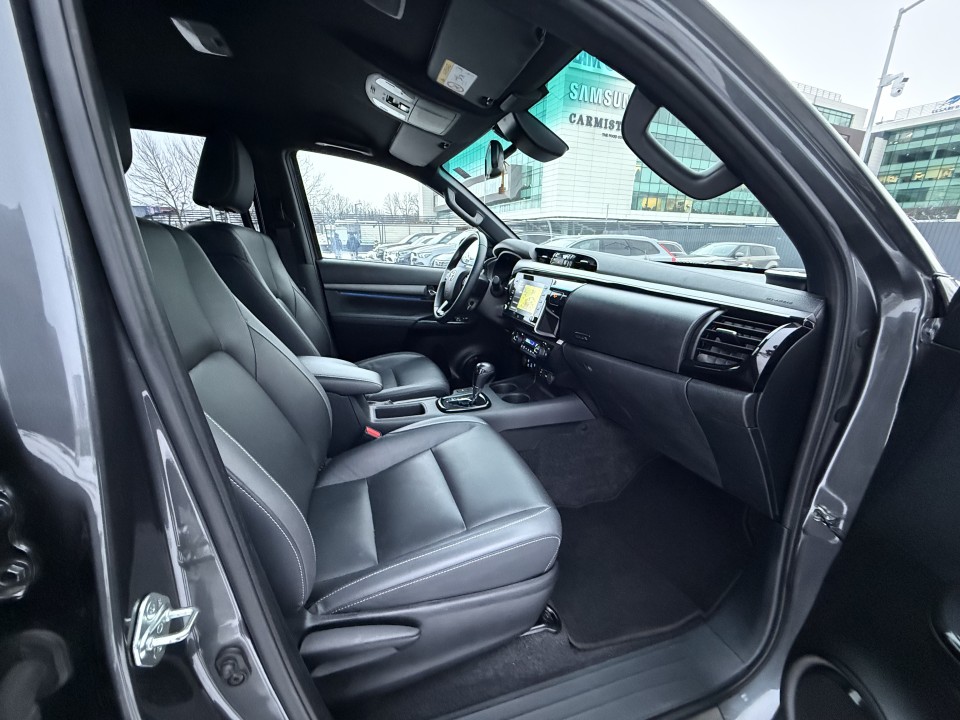Toyota Hilux Double Cab Invincible - foto 17