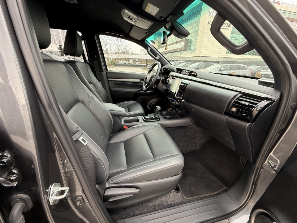 Toyota Hilux Double Cab Invincible - foto 17