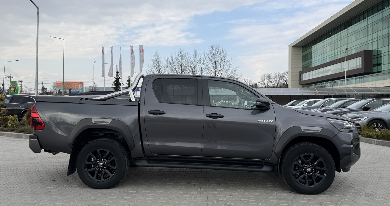 Toyota Hilux Double Cab Invincible (2)