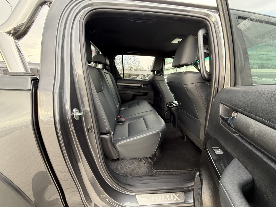 Toyota Hilux Double Cab Invincible - foto 18