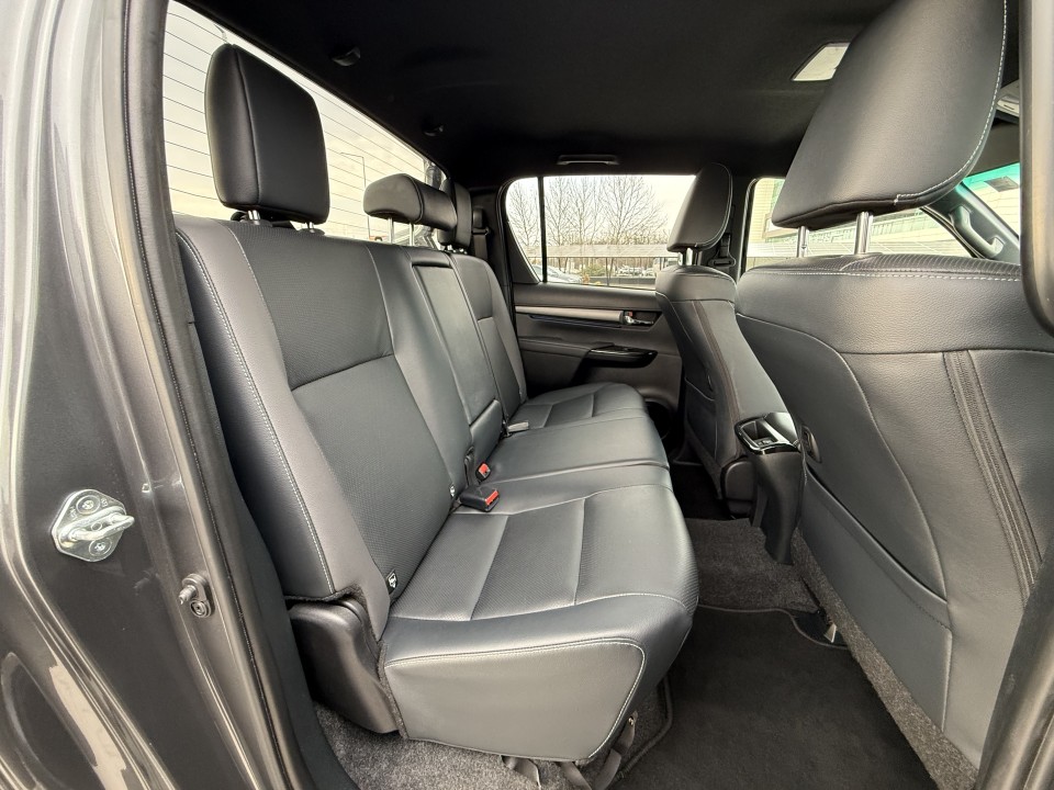 Toyota Hilux Double Cab Invincible - foto 19