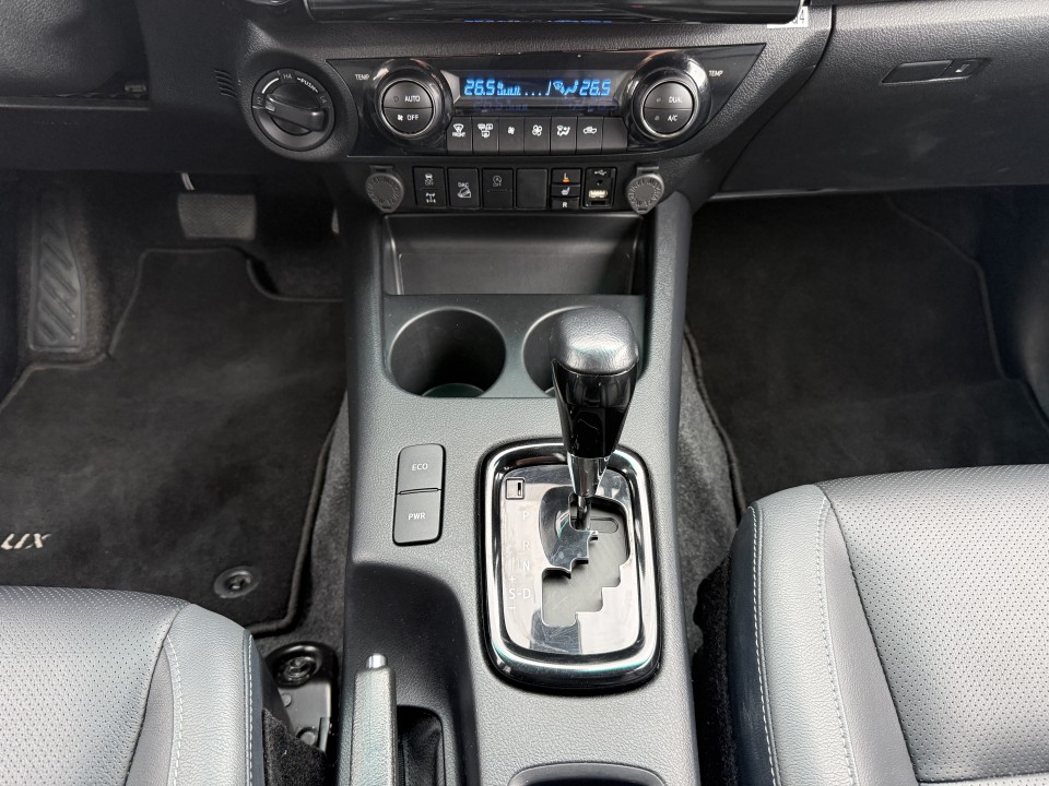 Toyota Hilux Double Cab Invincible - foto 24