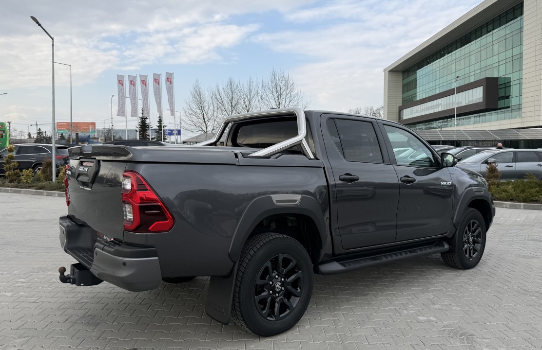 Toyota Hilux Double Cab Invincible (3)